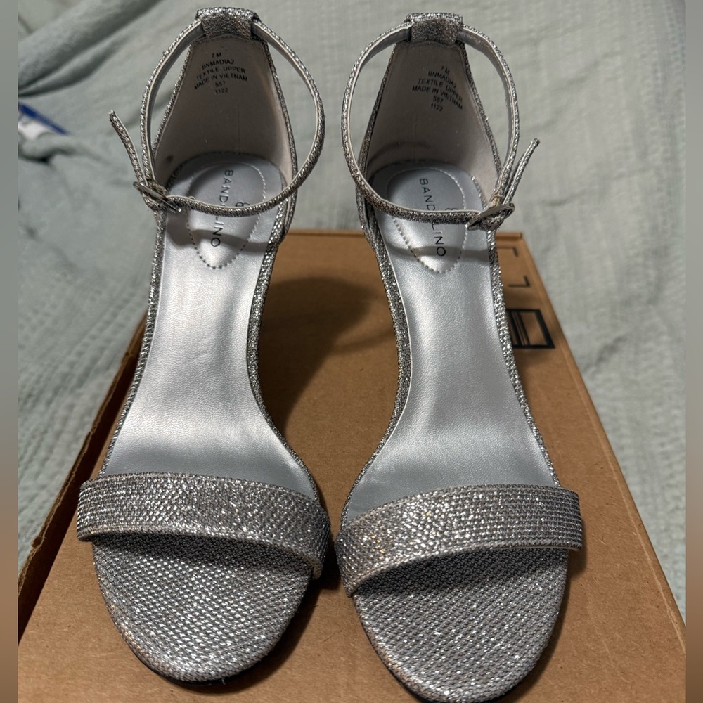 3/$15 Bandolino Madia Silver Glitter Heels